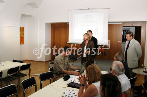 (C)fotodienst/Mag. Daniel Katzinger - Wien 14.09.2006,
Die Veranstaltung „Tschechien neu entdecken“ Am Hof schließt die Jahreskampagne der Präsentation der Tschechischen Republik in Österreich ab, die unter der Leitung von CzechTourism läuft.
Bild v.l.: Dipl. Ing. Marcel Sauer (Direktor der Tschechischen Zentrale für Tourismus),  Dr.Phil. Nora Dolanska (Direktorin der Tschechischen Zentrale für Tourismus), Dipl. Ing. Jirí Dornák,
(Botschaftsrat, Leiter der Abteilung für Ökonomie und Handel)