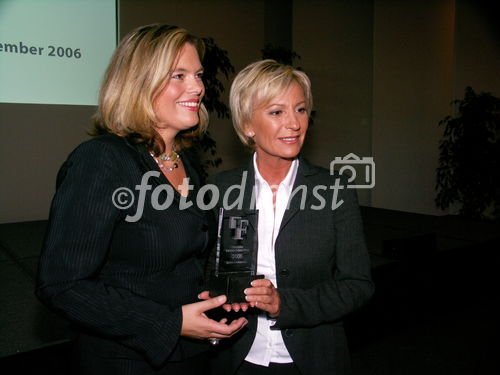 Verleihung des Fachjournalistenpreises an Sabine Christiansen. Bild v.l. Julia Klöckner, MdB Deutscher Bundestag CDU/CSU, Sabine Christiansen, TV Moderatorin