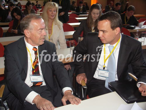 Prof. Dr. Siegfried Quandt von der Gesellschaft für Technologietransfer in Gießen mit dem Präsidiumssprecher des DFJV, Thomas Dreesen, in Berlin.