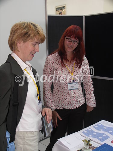 Aussteller und Besucher auf dem DFJV-Kongress im Hotel Estrel Berlin