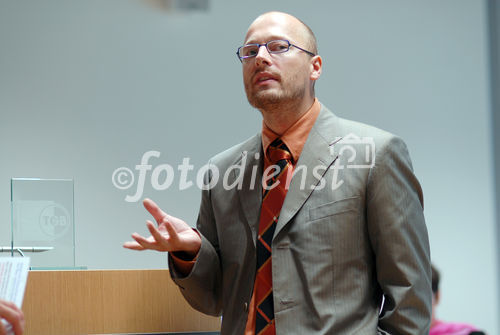 (c) Fotodienst / Daniel K. Gebhart - Verleihung des TGB-Wissenschaftspreises 5.000 Euro für wissenschaftliche Arbeiten zum Thema Umweltschutz- FOTO: 1. Preis - Wolfgang Gernjak.