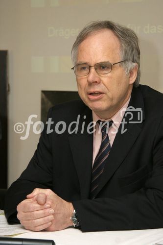 (C) fotodienst/Anna Rauchenberger - Wien 05.05.2006 - Neue Trends in der Medizin- und Sicherheitstechnik der Dräger AG & Co. KG. FOTO: Dr. Welf Böttcher (Konzernsprecher Drägerwerk AG).