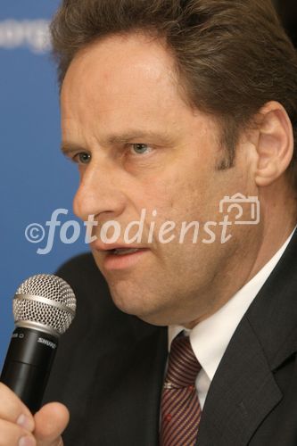 (C) fotodienst/Anna Rauchenberger - Wien 05.05.2006 - Neue Trends in der Medizin- und Sicherheitstechnik der Dräger AG & Co. KG. FOTO: DI Manfred Völker (GF Dräger Medical Austria).