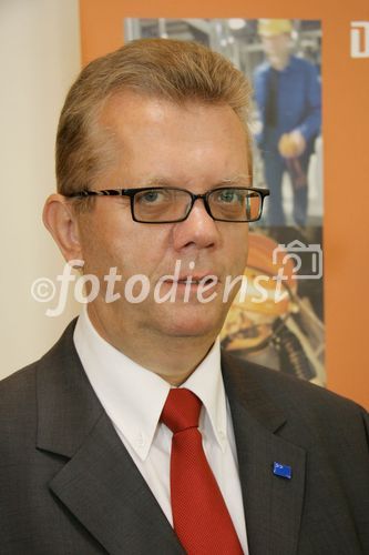 (C) fotodienst/Anna Rauchenberger - Wien 05.05.2006 - Neue Trends in der Medizin- und Sicherheitstechnik der Dräger AG & Co. KG. FOTO: Reinhard Havlicek (Dräger Safety Austria).