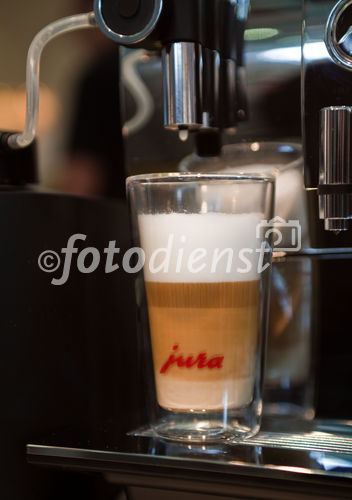Jura Österreich zeigt auf der Messe sein ausgereiftes Potenzial an ultimativen Neuheiten. Technische Raffinessen vollenden die Bediener-Convenience. Der Name Jura steht für Brillanz in bekannt ausgereifter Designer-Eleganz. Eine großartige Kollektion an Kaffeevollautomaten verzaubert Kaffee-Liebhaber rundum.