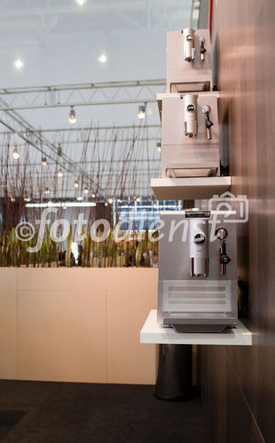Jura Österreich zeigt auf der Messe sein ausgereiftes Potenzial an ultimativen Neuheiten. Technische Raffinessen vollenden die Bediener-Convenience. Der Name Jura steht für Brillanz in bekannt ausgereifter Designer-Eleganz. Eine großartige Kollektion an Kaffeevollautomaten verzaubert Kaffee-Liebhaber rundum.