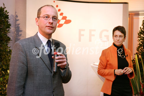 (C) fotodienst/Anna Rauchenberger - Wien, 04.12.2008 - Austrian Research Promotion Agency (FFG): 'Austrian Champions in European Research'. FOTO v.l.: Sektionschef Mag. Friedrich Faulhammer (BMWF), DI Dr. Sabine Herlitschka (Bereichsleiterin, FFG Europäische und Internationale Programme)