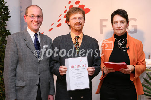 (C) fotodienst/Anna Rauchenberger - Wien, 04.12.2008 - Austrian Research Promotion Agency (FFG): 'Austrian Champions in European Research'. FOTO: Sektionschef Mag. Friedrich Faulhammer (BMWF) und DI Dr. Sabine Herlitschka (Bereichsleiterin, FFG Europäische und Internationale Programme) gratulieren den 'Austrian Champions in European Research'