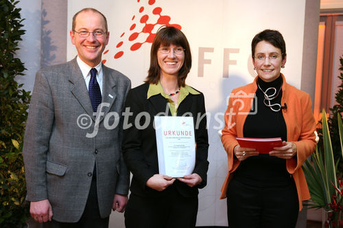 (C) fotodienst/Anna Rauchenberger - Wien, 04.12.2008 - Austrian Research Promotion Agency (FFG): 'Austrian Champions in European Research'. FOTO: Sektionschef Mag. Friedrich Faulhammer (BMWF) und DI Dr. Sabine Herlitschka (Bereichsleiterin, FFG Europäische und Internationale Programme) gratulieren den 'Austrian Champions in European Research'