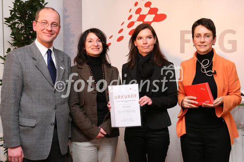 (C) fotodienst/Anna Rauchenberger - Wien, 04.12.2008 - Austrian Research Promotion Agency (FFG): 'Austrian Champions in European Research'. FOTO: Sektionschef Mag. Friedrich Faulhammer (BMWF) und DI Dr. Sabine Herlitschka (Bereichsleiterin, FFG Europäische und Internationale Programme) gratulieren den 'Austrian Champions in European Research'