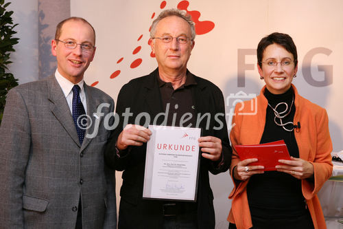 (C) fotodienst/Anna Rauchenberger - Wien, 04.12.2008 - Austrian Research Promotion Agency (FFG): 'Austrian Champions in European Research'. FOTO: Sektionschef Mag. Friedrich Faulhammer (BMWF) und DI Dr. Sabine Herlitschka (Bereichsleiterin, FFG Europäische und Internationale Programme) gratulieren den 'Austrian Champions in European Research'