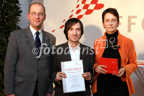 (C) fotodienst/Anna Rauchenberger - Wien, 04.12.2008 - Austrian Research Promotion Agency (FFG): 'Austrian Champions in European Research'. FOTO: Sektionschef Mag. Friedrich Faulhammer (BMWF) und DI Dr. Sabine Herlitschka (Bereichsleiterin, FFG Europäische und Internationale Programme) gratulieren den 'Austrian Champions in European Research'