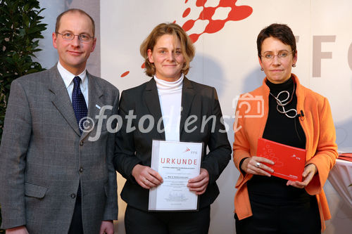 (C) fotodienst/Anna Rauchenberger - Wien, 04.12.2008 - Austrian Research Promotion Agency (FFG): 'Austrian Champions in European Research'. FOTO: Sektionschef Mag. Friedrich Faulhammer (BMWF) und DI Dr. Sabine Herlitschka (Bereichsleiterin, FFG Europäische und Internationale Programme) gratulieren den 'Austrian Champions in European Research'