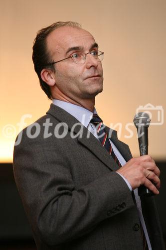 (C) fotodienst/Anna Rauchenberger - Wien 26.02.2008  - FIT-IT ist eine Initiative zur Förderung anspruchsvoller IT-Forschung in Österreich. Die besten FIT-IT Projekteinreichungen 2007 wurden nun prämiert. FOTO: Die Preisträger der Kategorie 'Embedded Systems' stellen ihr Projekt vor.