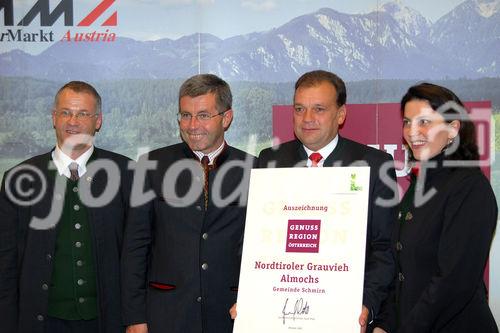 Der Paznauner Almkäse und der Nordtiroler Grauvieh Almochs dürfen sich ab sofort zur GENUSS REGION ÖSTERREICH zählen. Sektionschefin DI Edith Klauser und Agrarlandesrat Anton Steixner verliehen die Auszeichnung im Rahmen der Innsbrucker Herbstmesse. Als Vertreter der „Allianz für starke Regionen“ gratulierte Ing. Manfred Rinner, Marketing Manager Österreich u. Zentraleuropa CASE IH & STEYR: „Wir freuen uns über jede neue Genussregion. Indem die GENUSS REGION ÖSTERREICH wächst, wächst auch das Bewusstsein von Landwirten und Konsumenten für Qualität.“