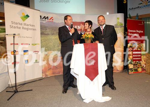 BM Josef Pröll (li.) und Landesrat Josef Stockinger (re.) im Gespräch mit Moderatorin Claudia Woitsch