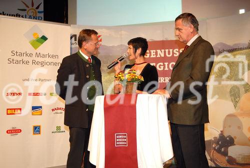 Heinz Pöttinger (li.) und Stephan Mikinovic (re.) im Gespräch mit Moderatorin Claudia Woitsch