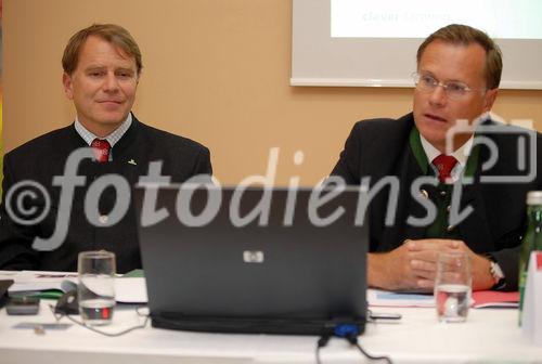 Der oberösterreichische Landmaschinenhersteller Pöttinger präsentierte auf der Rieder Messe seine erfreuliche Bilanz. Im Bild die Firmenchefs Klaus und Heinz Pöttinger (v.l.)