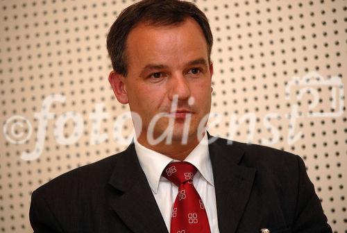 Der oberösterreichische Landmaschinenhersteller Pöttinger präsentierte auf der Rieder Messe seine erfreuliche Bilanz. Im Bild Pöttinger Marketingchef DI Thomas Reiter.