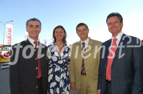 Der OÖ Bauernbunddirektor, Dr. Manfred Rosinger (l.) mit Steyr Händlern und dem GF des Austrian Agricultural Cluster, Mag. Hermann Wieser.