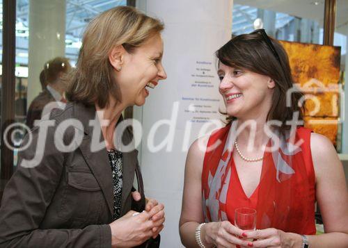 (C) fotodienst/Anna Rauchenberger - Wien 23.06.2006 - 15 Jahre Temmel, Seywald & Partner (TSP) im Kunstraum in den Ringstraßengalerien. Foto: TSP-Partner Monika Seywald mit Gast.