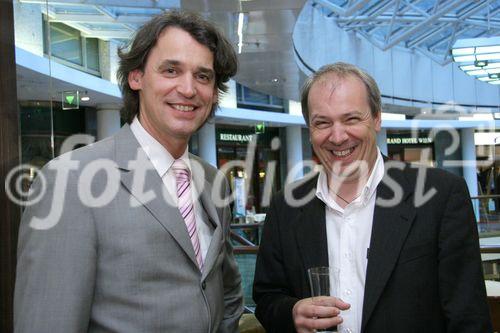 (C) fotodienst/Anna Rauchenberger - Wien 23.06.2006 - 15 Jahre Temmel, Seywald & Partner im Kunstraum in den Ringstraßengalerien. Foto: Dr. Wilfried Seywald und Pressetext-Redakteur Wolfgang Weitlaner.