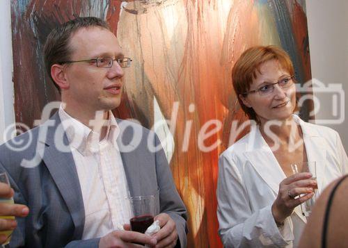 (C) fotodienst/Anna Rauchenberger - Wien 23.06.2006 - 15 Jahre Temmel, Seywald & Partner im Kunstraum in den Ringstraßengalerien. Foto: TPA Horwath Partner und Geschäftsführer Mag. Leo Brunner und Mag. Gerda Plajer.