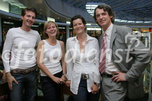 (C) fotodienst/Anna Rauchenberger - Wien 23.06.2006 - 15 Jahre Temmel, Seywald & Partner im Kunstraum in den Ringstraßengalerien. Foto: TSP-Mitarbeiter Mag. Franz Ramerstorfer, Claudia Moser und Mag. Sabine Schwaiger von Maresi Austria und Dr. Wilfried Seywald. 