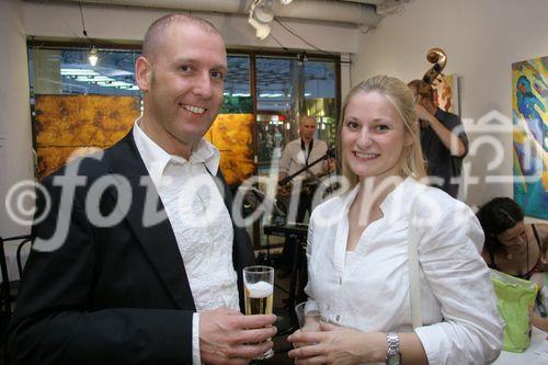 (C) fotodienst/Anna Rauchenberger - Wien 23.06.2006 - Geburtstagsfest 1x40+2x15 im Kunstraum in den Ringstraßengalerien. FOTO: Dr. Bernd Wollmann (Casinos Austria) mit Pressetext-Mitarbeiterin Mag. Isabella Wuthe.