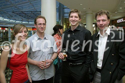 (C) fotodienst/Anna Rauchenberger - Wien 23.06.2006 - Geburtstagsfest 1x40+2x15 im Kunstraum in den Ringstraßengalerien. FOTO: Pressetext-Mitarbeiter Linda Osusky, Andreas List, Martin Stepanek und Andres Cvitkovich.