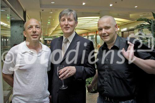 (C) fotodienst/Anna Rauchenberger - Wien 23.06.2006 -  15 Jahre Temmel, Seywald & Partner im Kunstraum in den Ringstraßengalerien. FOTO: Generali-Inspektor Gerhard Lechner, Dr. Franz Temmel und Medmix-Chef Alexander Fauland.