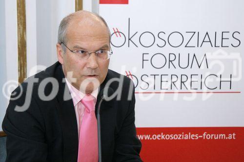 (C) fotodienst/Anna Rauchenberger - Wien 12.06.2006 - Das Ökosoziale Forum Österreich veranstaltete zum Thema 'REWE Austria AG als Handelspartner für Landwirtschaft und Industrie' einen Vortrag des Vorstandsmitglieds der REWE Austria, Frank Hensel mit anschließender Diskussion. FOTO: Frank Hensel (Vorstandsmitglied der REWE Austria AG, Wr. Neudorf).