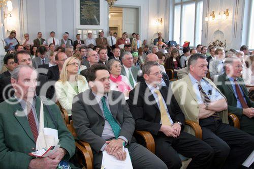 (C) fotodienst/Anna Rauchenberger - Wien 12.06.2006 - Das Ökosoziale Forum Österreich veranstaltete zum Thema 'REWE Austria AG als Handelspartner für Landwirtschaft und Industrie' einen Vortrag des Vorstandsmitglieds der REWE Austria, Frank Hensel mit anschließender Diskussion. 