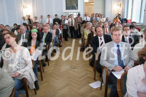 (C) fotodienst/Anna Rauchenberger - Wien 12.06.2006 - Das Ökosoziale Forum Österreich veranstaltete zum Thema 'REWE Austria AG als Handelspartner für Landwirtschaft und Industrie' einen Vortrag des Vorstandsmitglieds der REWE Austria, Frank Hensel mit anschließender Diskussion. 