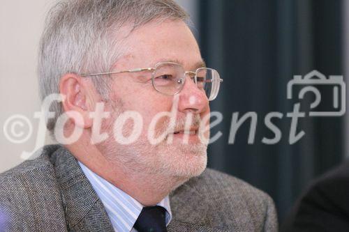 (C) fotodienst/Anna Rauchenberger - Wien 12.06.2006 - Das Ökosoziale Forum Österreich veranstaltete zum Thema 'REWE Austria AG als Handelspartner für Landwirtschaft und Industrie' einen Vortrag des Vorstandsmitglieds der REWE Austria, Frank Hensel mit anschließender Diskussion. FOTO: August Astl (Generalsekretär der Landwirtschaftskammer Österreich, Wien).