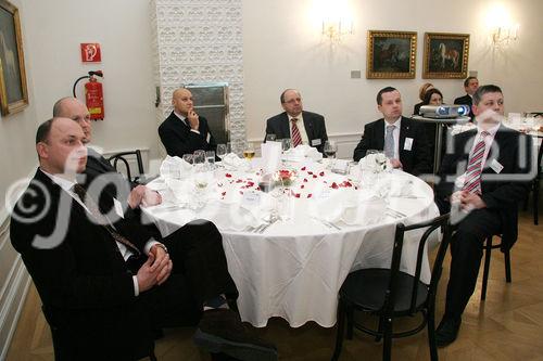 Starke Marken - starke Regionen. Bild v.l.: Andreas Klauser (CNH Österreich), Dr. Franz Radatz (Radatz), Mag. Volker Hornsteiner (Billa), KR Johann Sulzberger (Vorstand Brau Union Österreich), Marius Semmler (Zielpunkt), Mag. Rudolf Berger (Berger Fleischwaren). Foto: Anna Rauchenberger, am 17.01.06