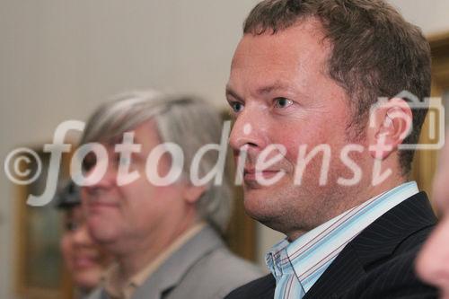 Zahlreich erschienen Prominenz und VIPs zum traditionellen WIHAST-Treffen, zu welchem Mag. Peter Weinhäupl, GF des Leopoldmuseums lud. Bild: Mag. Peter Weinhäupl (GF des Leopoldmuseums im MQ) und Gäste. Fotografin: Anna Rauchenberger