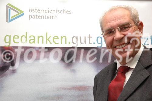 Dr. Friedrich Rödler (Präsident des Österreichischen Patentamtes);Innovationen brauchen entsrechenden Rechtsschutz,
um wirtschaftlichen Erfolg zu sichern. Rechtzeitige und umfassende
Information über Patent-, Marken- und Musterschutz bringt Unternehmen
entscheidende Wettbewerbsvorteile und hilft Kosten sparen.
Der Informationstag 