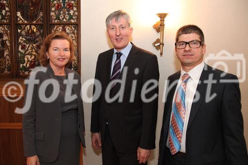 Die Wiener PR-Consulter Temmel, Seywald & Partner feiern am 6. Dezember 2011 ihr 20jähriges Firmenjubiläum. Firmengründer Dr. Franz Temmel besuchte aus diesem Anlass mit einem pressetext.tv-Videoteam ehemalige und aktuelle Kunden aus Politik und Wirtschaft und sprach mit Journalisten und Kollegen über die aktuellen Herausforderungen für PR und Öffentlichkeitsarbeit. Unter den Gratulanten finden sich ehemalige Minister, Vizekanzler, Topjournalisten, Firmenchefs und Medienprofis.