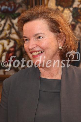 Die Wiener PR-Consulter Temmel, Seywald & Partner feiern am 6. Dezember 2011 ihr 20jähriges Firmenjubiläum. Firmengründer Dr. Franz Temmel besuchte aus diesem Anlass mit einem pressetext.tv-Videoteam ehemalige und aktuelle Kunden aus Politik und Wirtschaft und sprach mit Journalisten und Kollegen über die aktuellen Herausforderungen für PR und Öffentlichkeitsarbeit. Unter den Gratulanten finden sich ehemalige Minister, Vizekanzler, Topjournalisten, Firmenchefs und Medienprofis.