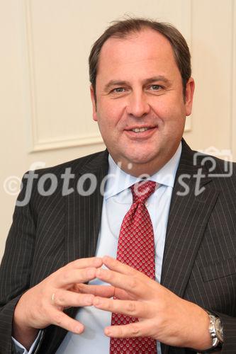 Die Wiener PR-Consulter Temmel, Seywald & Partner feiern am 6. Dezember 2011 ihr 20jähriges Firmenjubiläum. Firmengründer Dr. Franz Temmel besuchte aus diesem Anlass mit einem pressetext.tv-Videoteam ehemalige und aktuelle Kunden aus Politik und Wirtschaft und sprach mit Journalisten und Kollegen über die aktuellen Herausforderungen für PR und Öffentlichkeitsarbeit. Unter den Gratulanten finden sich ehemalige Minister, Vizekanzler, Topjournalisten, Firmenchefs und Medienprofis.