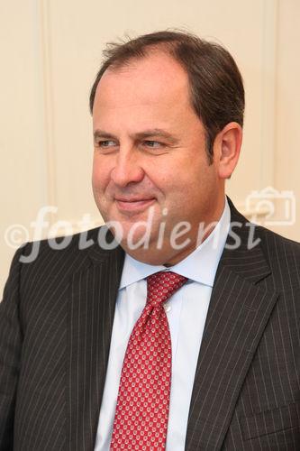 Die Wiener PR-Consulter Temmel, Seywald & Partner feiern am 6. Dezember 2011 ihr 20jähriges Firmenjubiläum. Firmengründer Dr. Franz Temmel besuchte aus diesem Anlass mit einem pressetext.tv-Videoteam ehemalige und aktuelle Kunden aus Politik und Wirtschaft und sprach mit Journalisten und Kollegen über die aktuellen Herausforderungen für PR und Öffentlichkeitsarbeit. Unter den Gratulanten finden sich ehemalige Minister, Vizekanzler, Topjournalisten, Firmenchefs und Medienprofis.