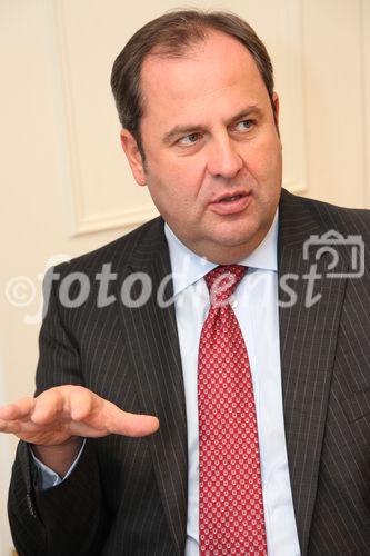 Die Wiener PR-Consulter Temmel, Seywald & Partner feiern am 6. Dezember 2011 ihr 20jähriges Firmenjubiläum. Firmengründer Dr. Franz Temmel besuchte aus diesem Anlass mit einem pressetext.tv-Videoteam ehemalige und aktuelle Kunden aus Politik und Wirtschaft und sprach mit Journalisten und Kollegen über die aktuellen Herausforderungen für PR und Öffentlichkeitsarbeit. Unter den Gratulanten finden sich ehemalige Minister, Vizekanzler, Topjournalisten, Firmenchefs und Medienprofis.