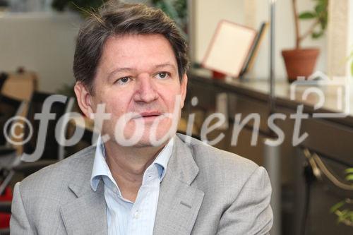 Die Wiener PR-Consulter Temmel, Seywald & Partner feiern am 6. Dezember 2011 ihr 20jähriges Firmenjubiläum. Firmengründer Dr. Franz Temmel besuchte aus diesem Anlass mit einem pressetext.tv-Videoteam ehemalige und aktuelle Kunden aus Politik und Wirtschaft und sprach mit Journalisten und Kollegen über die aktuellen Herausforderungen für PR und Öffentlichkeitsarbeit. Unter den Gratulanten finden sich ehemalige Minister, Vizekanzler, Topjournalisten, Firmenchefs und Medienprofis.