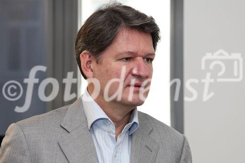 Die Wiener PR-Consulter Temmel, Seywald & Partner feiern am 6. Dezember 2011 ihr 20jähriges Firmenjubiläum. Firmengründer Dr. Franz Temmel besuchte aus diesem Anlass mit einem pressetext.tv-Videoteam ehemalige und aktuelle Kunden aus Politik und Wirtschaft und sprach mit Journalisten und Kollegen über die aktuellen Herausforderungen für PR und Öffentlichkeitsarbeit. Unter den Gratulanten finden sich ehemalige Minister, Vizekanzler, Topjournalisten, Firmenchefs und Medienprofis.