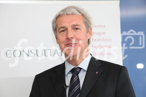 Die Wiener PR-Consulter Temmel, Seywald & Partner feiern am 6. Dezember 2011 ihr 20jähriges Firmenjubiläum. Firmengründer Dr. Franz Temmel besuchte aus diesem Anlass mit einem pressetext.tv-Videoteam ehemalige und aktuelle Kunden aus Politik und Wirtschaft und sprach mit Journalisten und Kollegen über die aktuellen Herausforderungen für PR und Öffentlichkeitsarbeit. Unter den Gratulanten finden sich ehemalige Minister, Vizekanzler, Topjournalisten, Firmenchefs und Medienprofis.