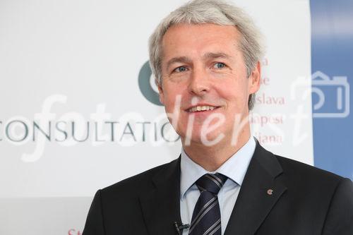 Die Wiener PR-Consulter Temmel, Seywald & Partner feiern am 6. Dezember 2011 ihr 20jähriges Firmenjubiläum. Firmengründer Dr. Franz Temmel besuchte aus diesem Anlass mit einem pressetext.tv-Videoteam ehemalige und aktuelle Kunden aus Politik und Wirtschaft und sprach mit Journalisten und Kollegen über die aktuellen Herausforderungen für PR und Öffentlichkeitsarbeit. Unter den Gratulanten finden sich ehemalige Minister, Vizekanzler, Topjournalisten, Firmenchefs und Medienprofis.