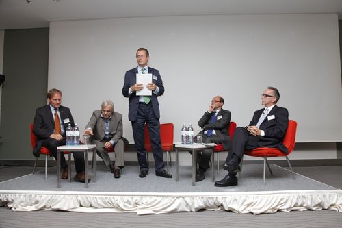 Volles Haus beim Tourismus-Talk des Travel Industry Clubs Austria am 26. Juni 2012 im Hotel Meridien Wien. Im Bild: Die Podiumsrunde Alexander Ipp, ÖHV-Vizepräsident, Prof. Peter Zellmann, Institut für Freizeit und Tourismusforschung, Christopher Norden, Herausgeber der Fachzeitung T.A.I., Dr. Karl Wöber, Rektor der MODUL University Vienna und Rudolf Kaske, Vorsitzender der Gewerkschaft vida.