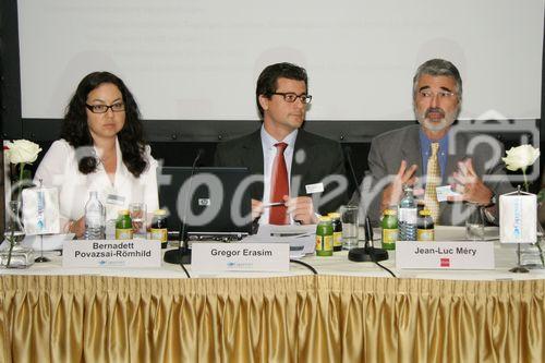 (C) fotodienst/Anna Rauchenberger - Wien 25.04.2007  - Capgemini präsentierte heute im Palais Ferstel den 'World Retail Banking Report'. FOTO v.l.: Bernadett Povazsai-Römhild (Senior Consultant Banking, Capgemini Österreich/Eastern Europe), Gregor Erasim (Sector Manager Financial Services, Capgemini Österreich/Eastern Europe), Jean-Luc Méry (Business Development Director, EFMA, Paris).