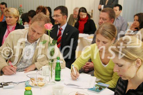 (C) fotodienst/Anna Rauchenberger - Wien 17.10.2006 - Mit der e-card als Bürgerkarte können verschieden Amtswege auf elektronischem Wege bequem von zuhause aus erledigt werden. 